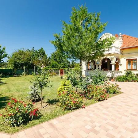Elisabeta 01 By Interhome *
